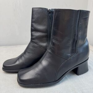 Naturalizer Fame Chelsea Boots Black Leather SZ 8.5M – Block Heel